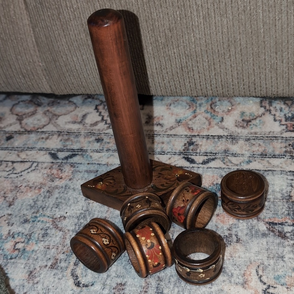 Folk Art Wooden Napkin Rings with Stand (R1) - Picture 2 of 5